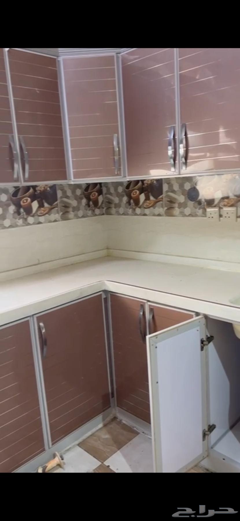 مطبخ للبيع شبه الجديد اربعة في ثلاثه ونص في مترين في مترين64547304980738113