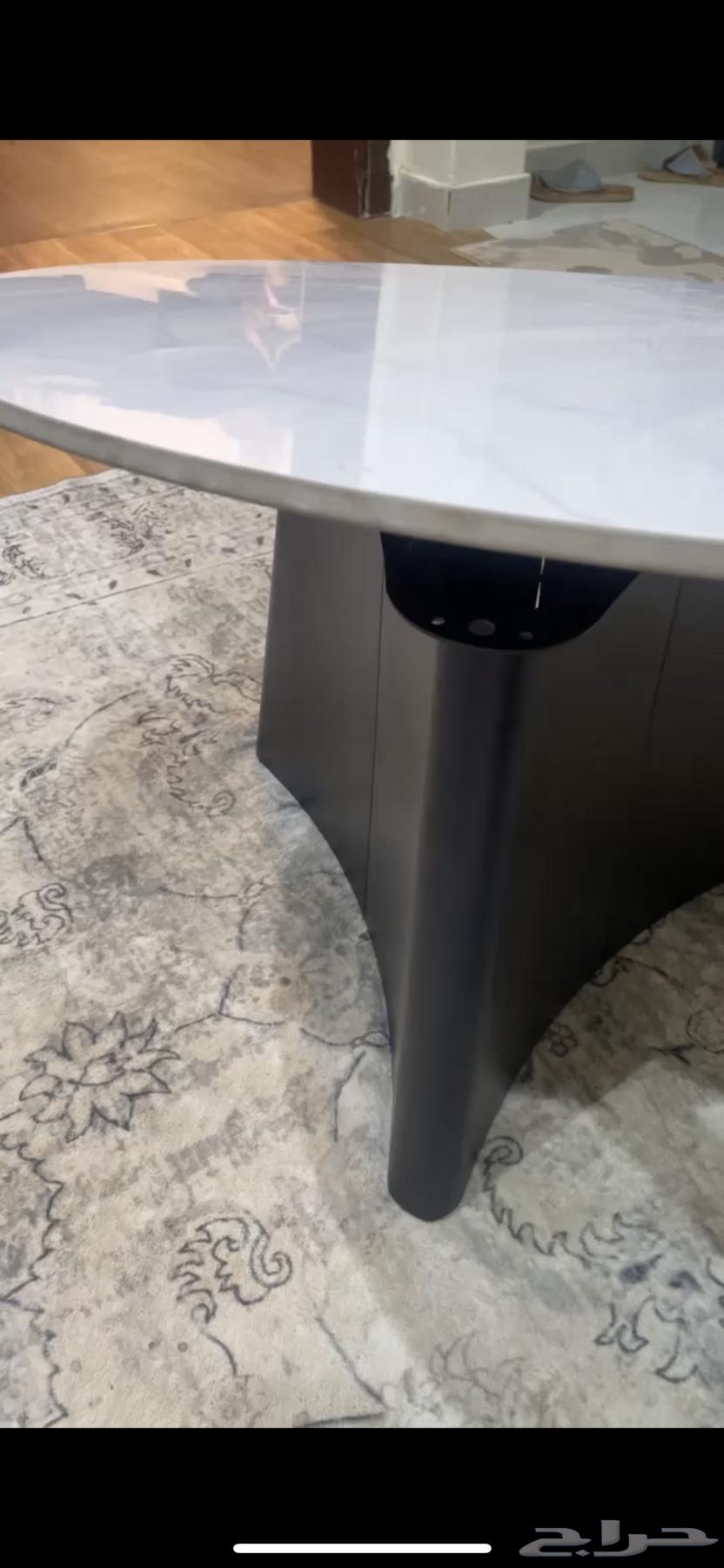 A clean and new table64549205745923110