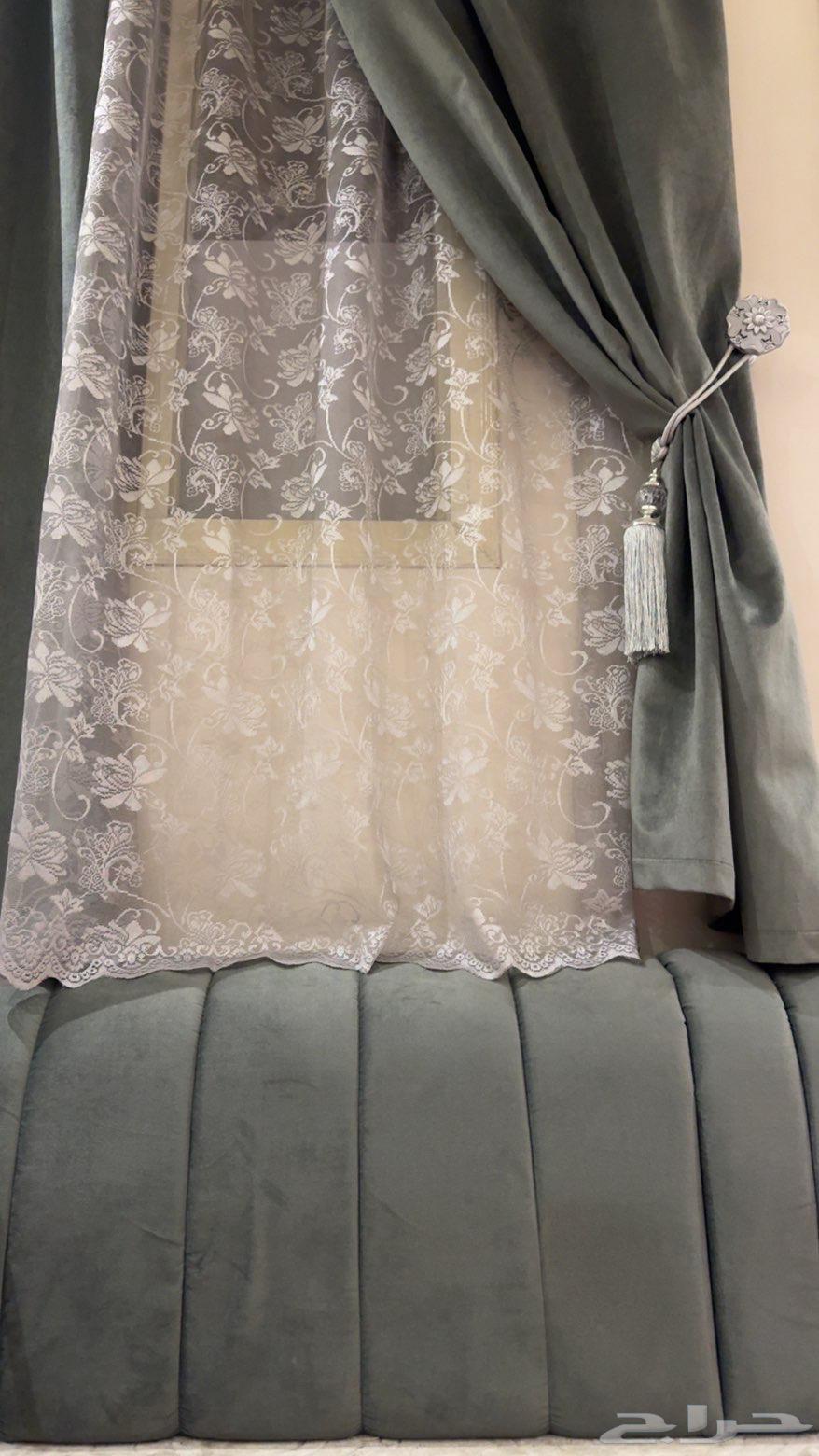 طاولة تلفيزون و ستارة على السوم64549712038147112