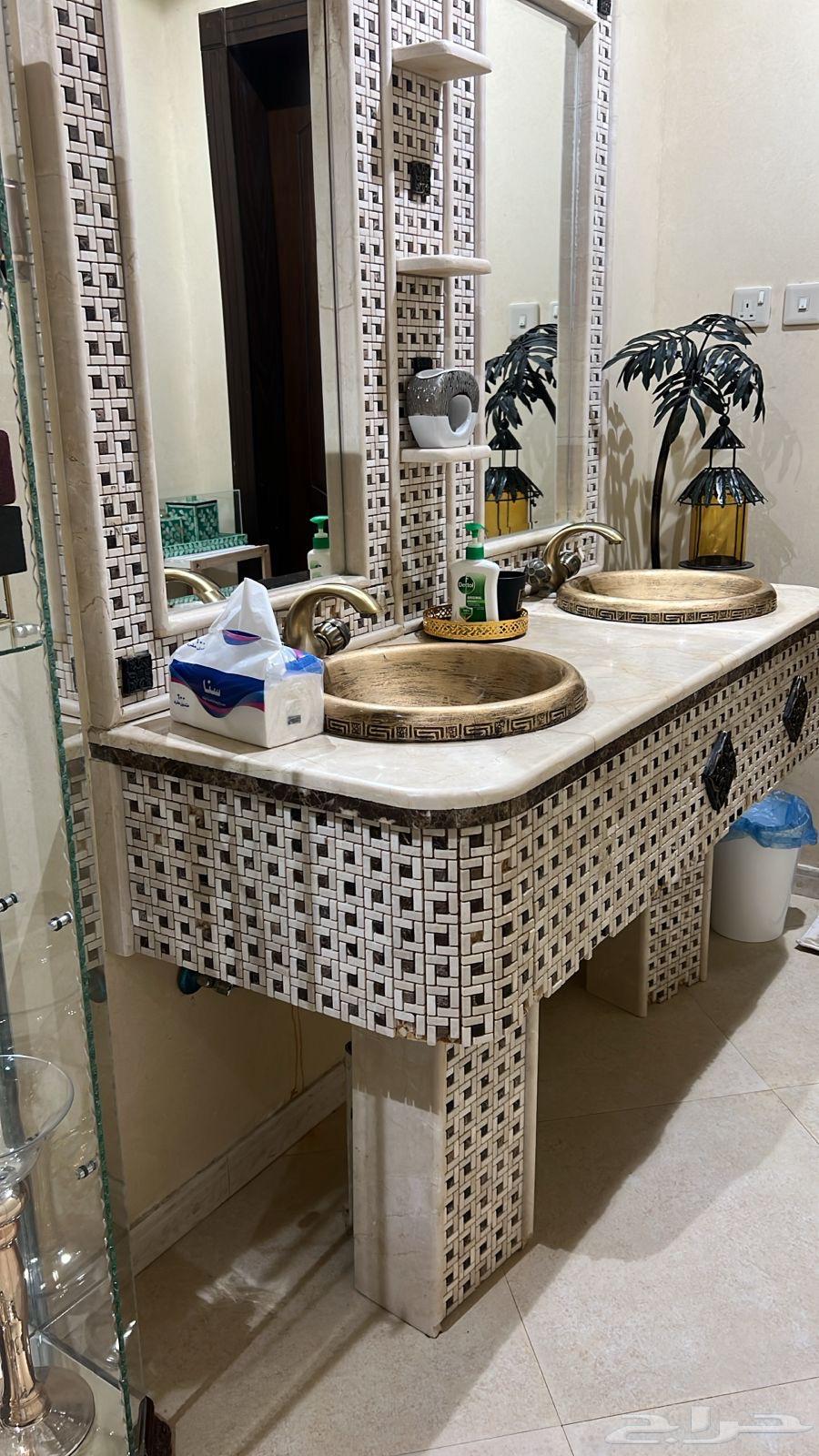 Marble double sink with two basins64552689873409110