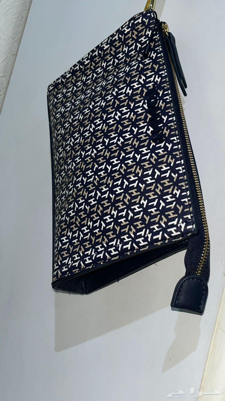 شنطة تومي هيلفيغر للبيع64553200733059110