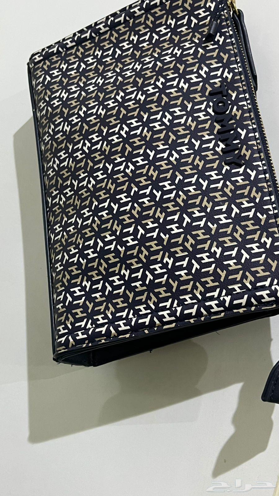 شنطة تومي هيلفيغر للبيع64553200733059112