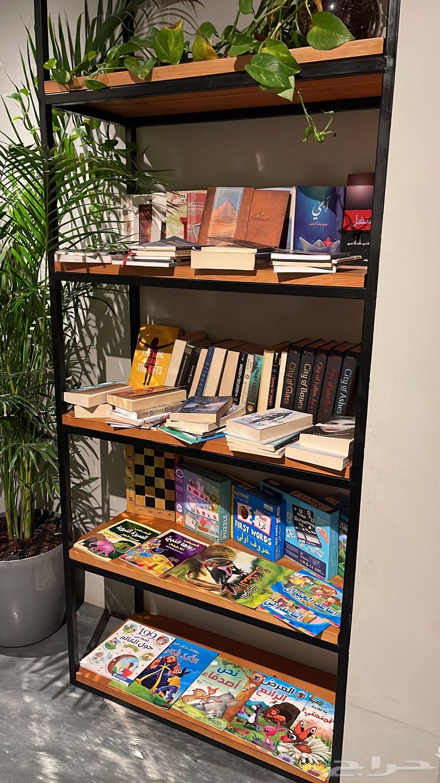 أرفف خشب طبيعي مقهى أو مطعم64425596994434112