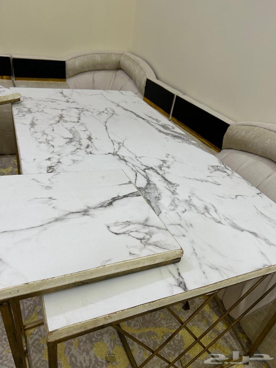 Table with four service tables64543761594498110