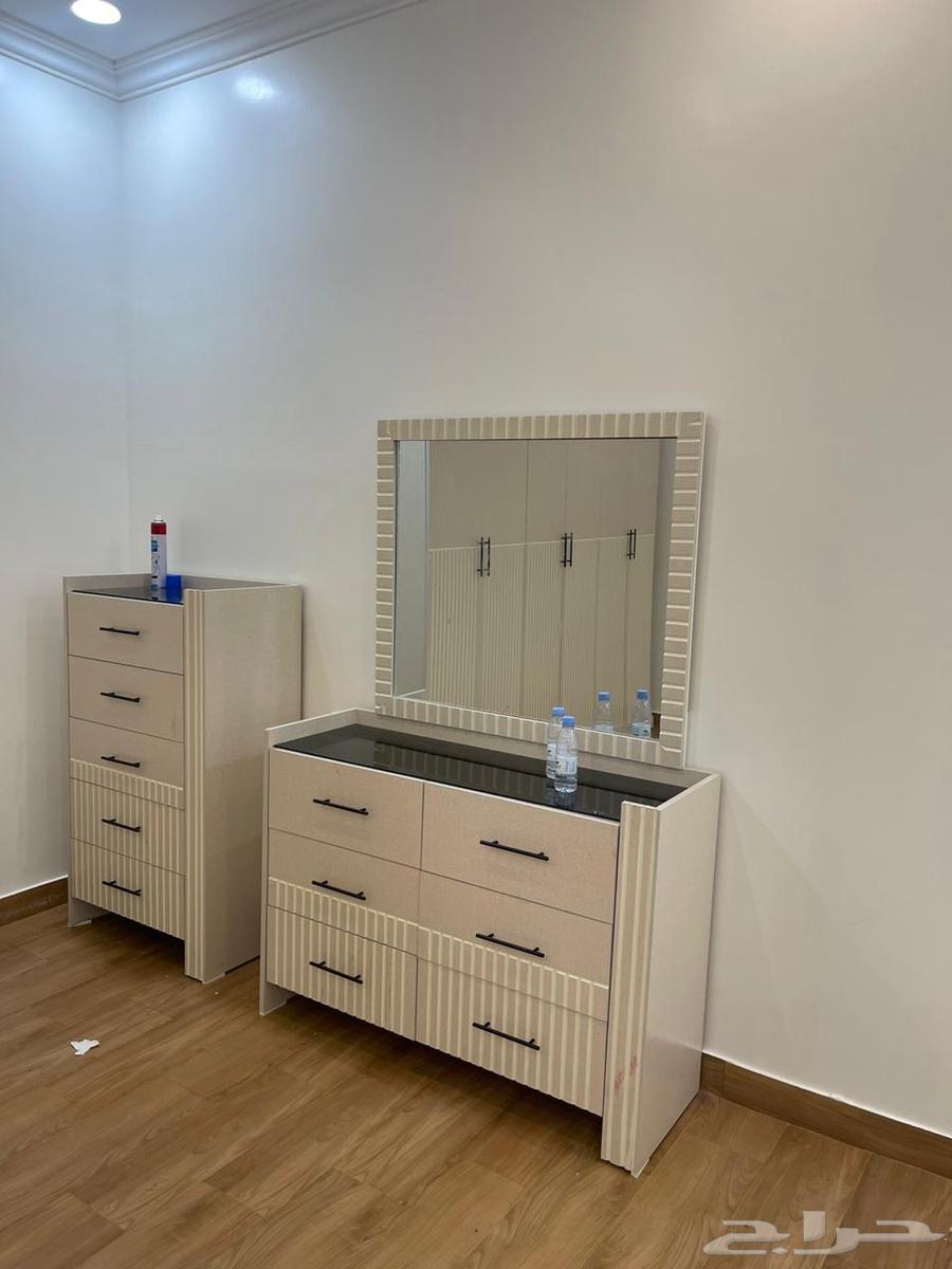 غرفة نوم كامله ينقصها السرير64546540089731112