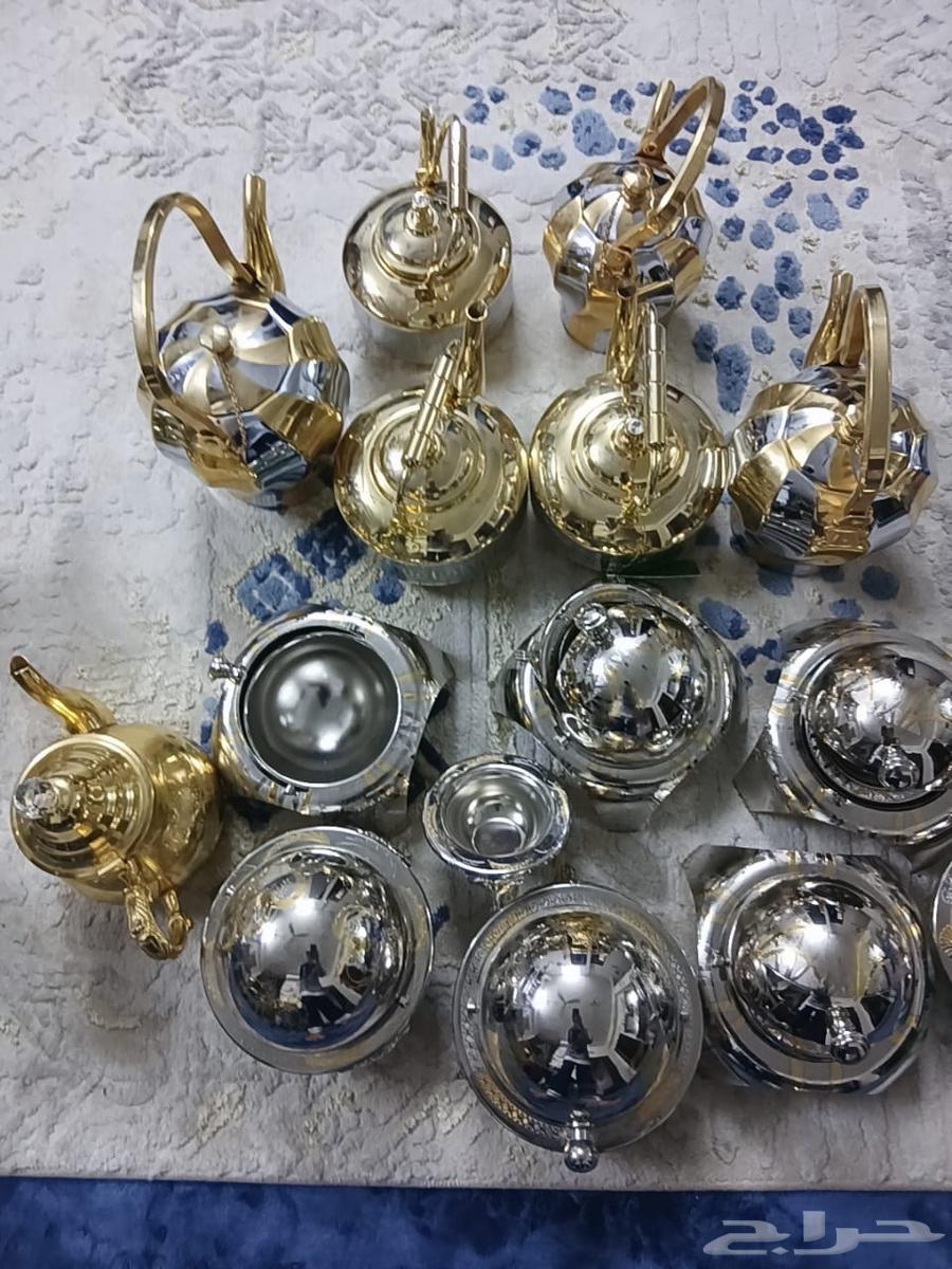 Old teapots, jugs, and tamriyas and a bedroom.64549769211265112