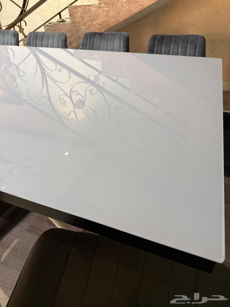 Dining table with 10 chairs64548505010305112