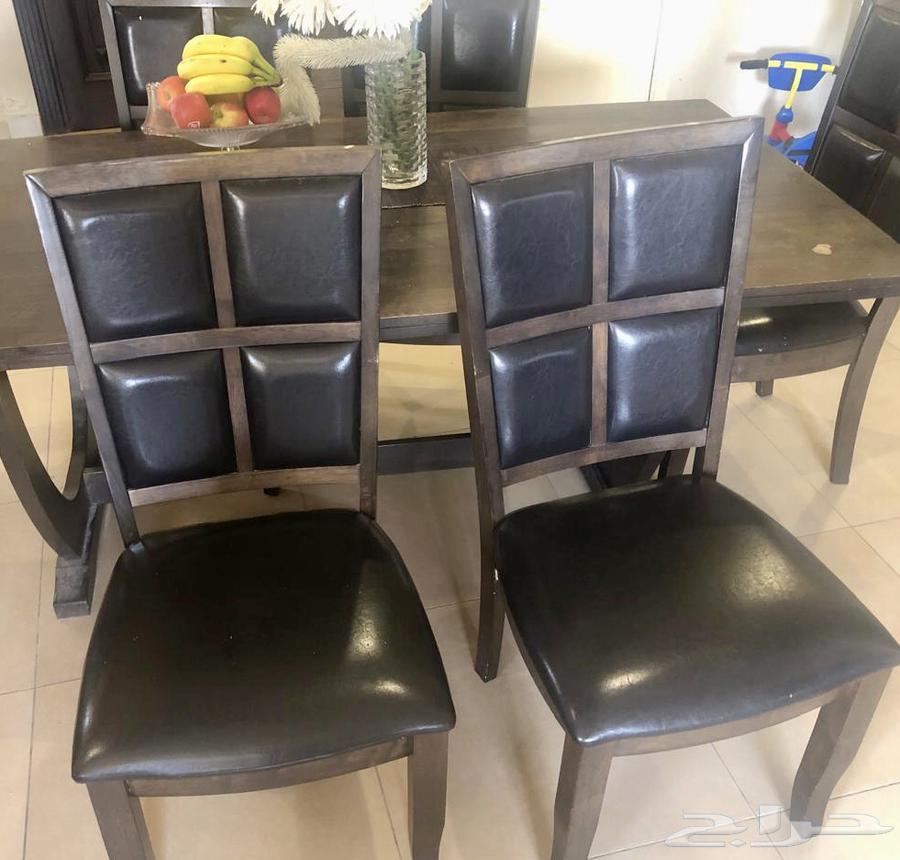 Dining table in good condition for six people64547318736898112