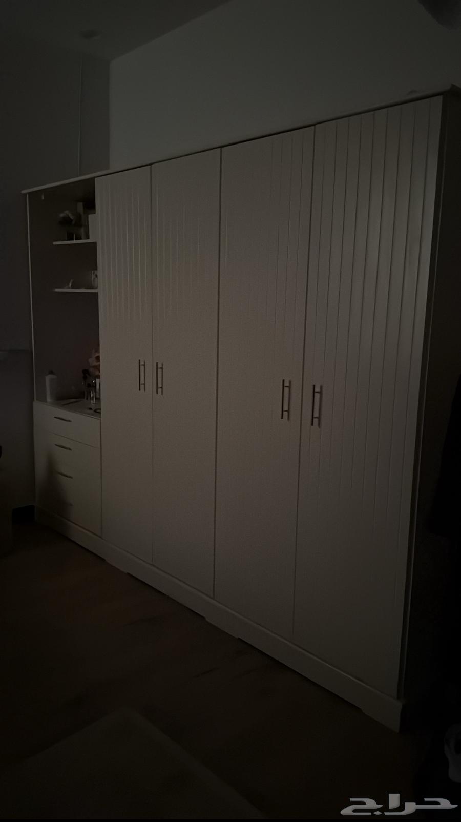 Wardrobe with dressing table64556342552835110
