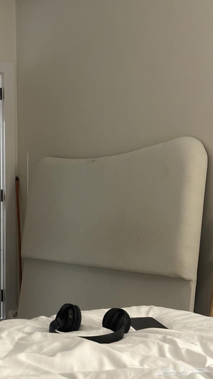 A new double bed backrest appeared64560916909186110