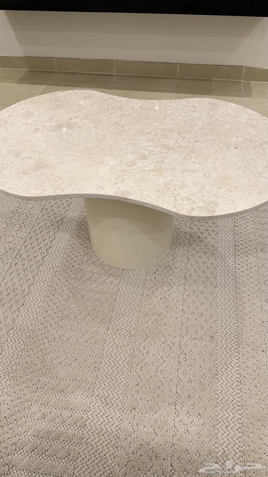 طاولة كنب شبه جديده64555461296513110