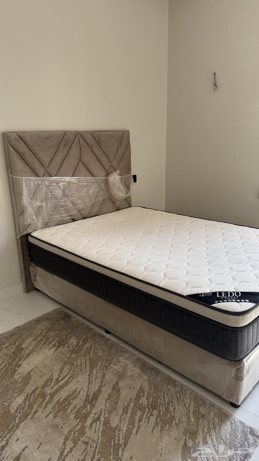 Clean single and a half bed for sale after 6 months of use64560951854721111