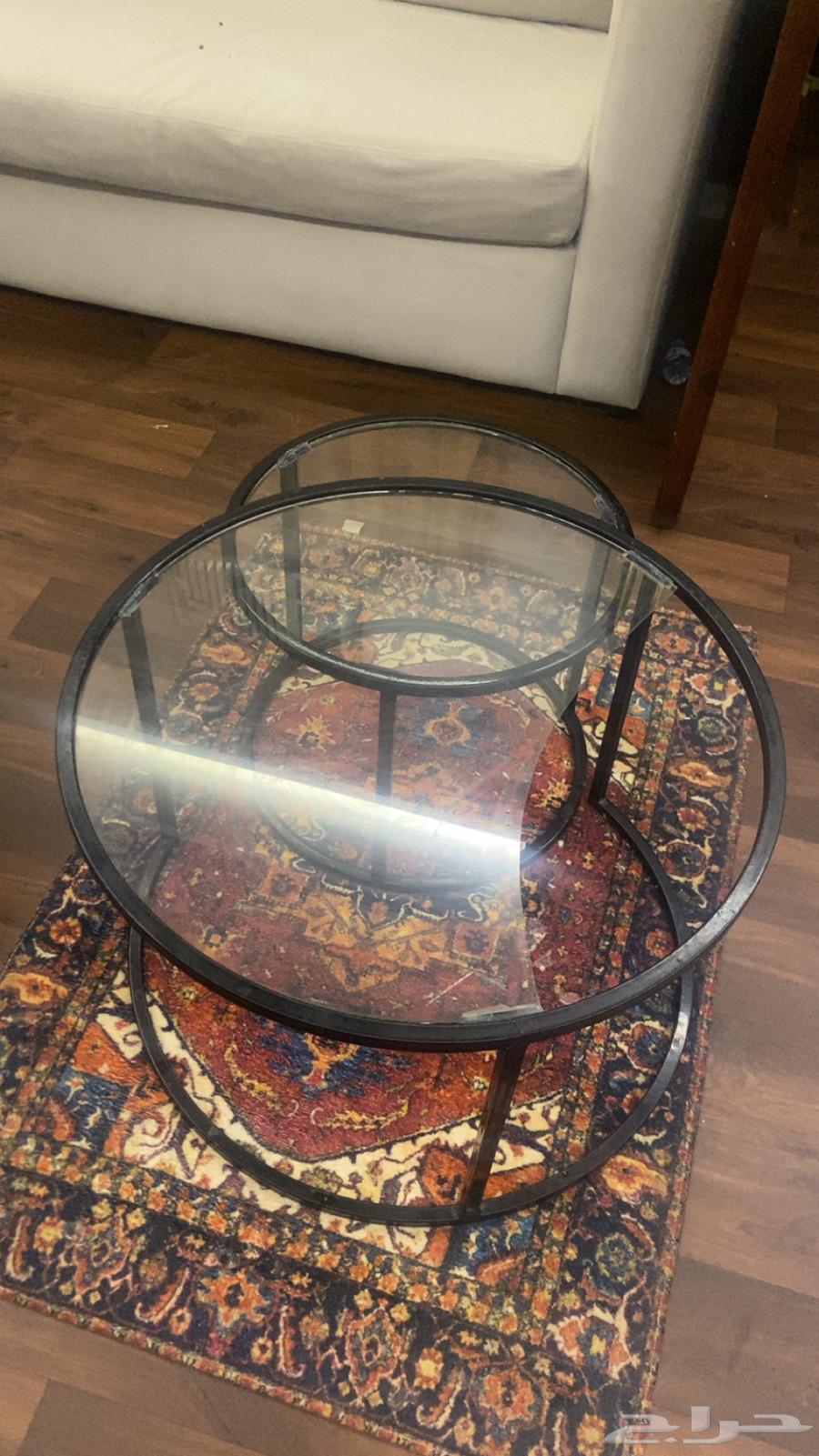 طاوله 2في بعض. سبب البيع انكسرت القزازه. بس تتصلح. هي نظيفه64558045292675110