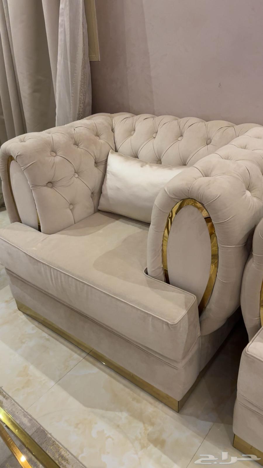 New and beautiful sofa, no issues64554746323714113