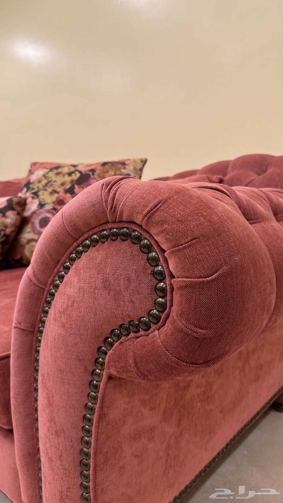 Sofas and tables64555588611203114