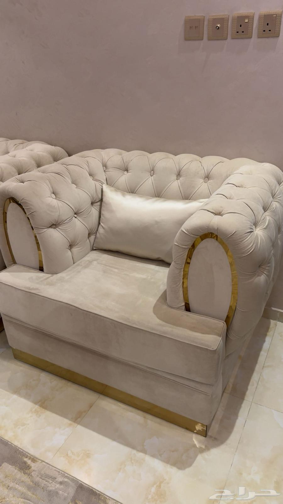 New and beautiful sofa, no issues64554746323714112