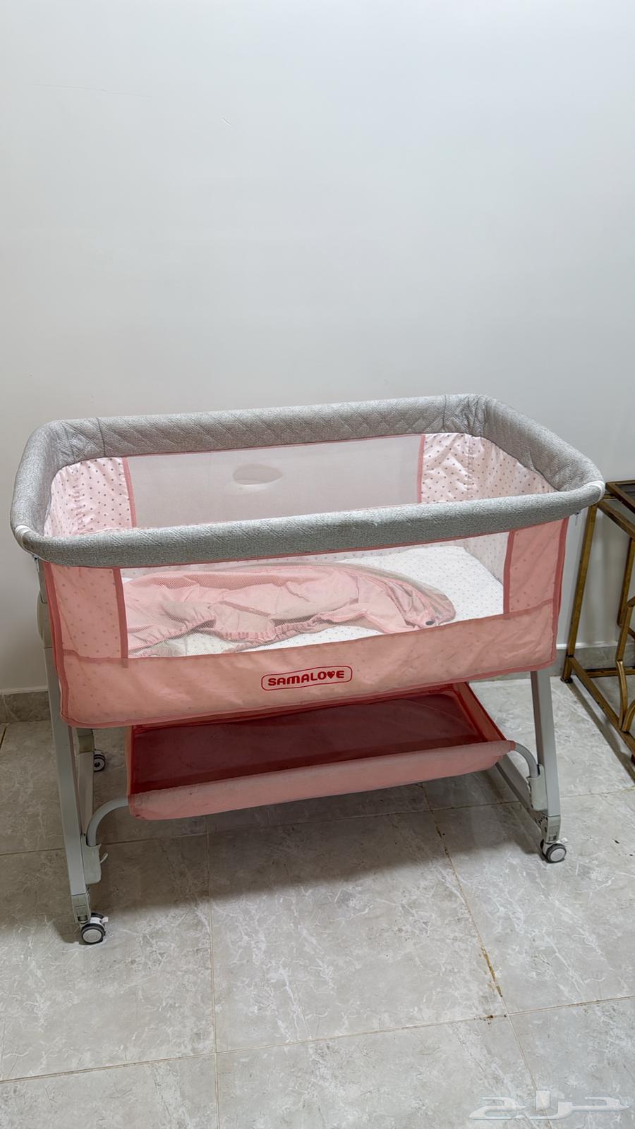 Baby bed that opens on the front side64562290857219111