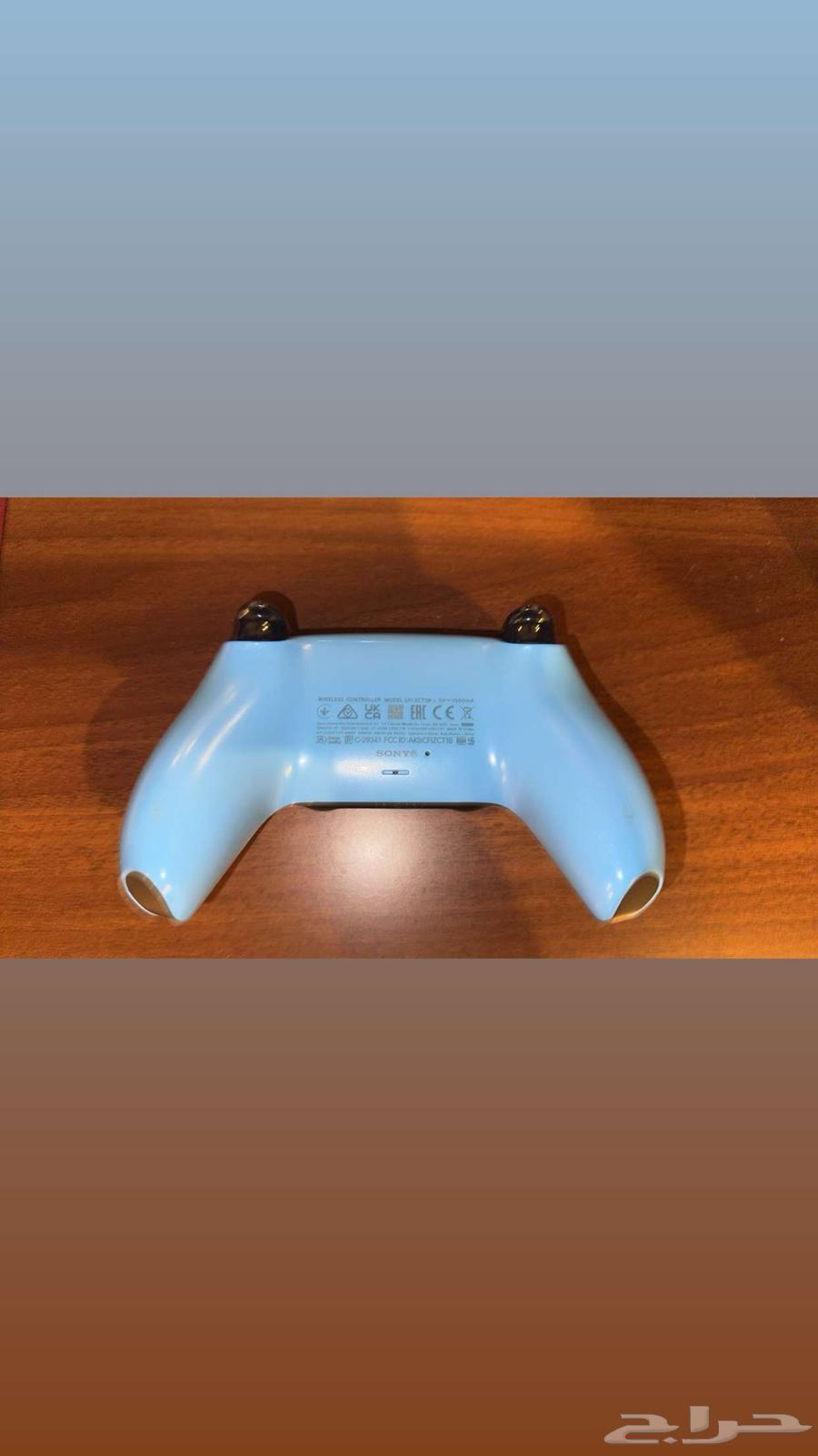 Sony 5 controller, clean, used for two months, left hand grip without skin64557372274945111