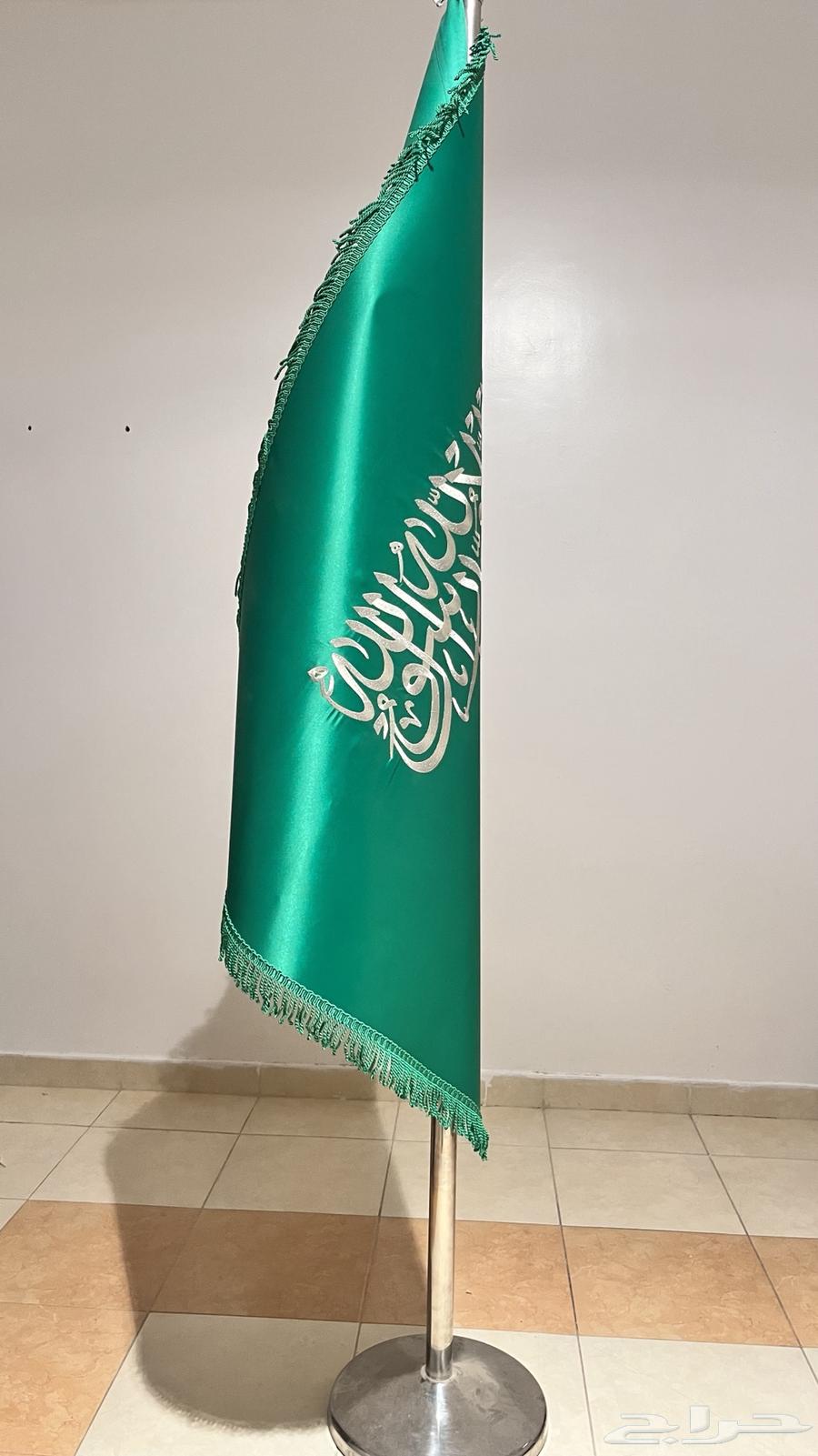 العلم الواحد ب200 اما العلم والساريه ب 138064557685207298112