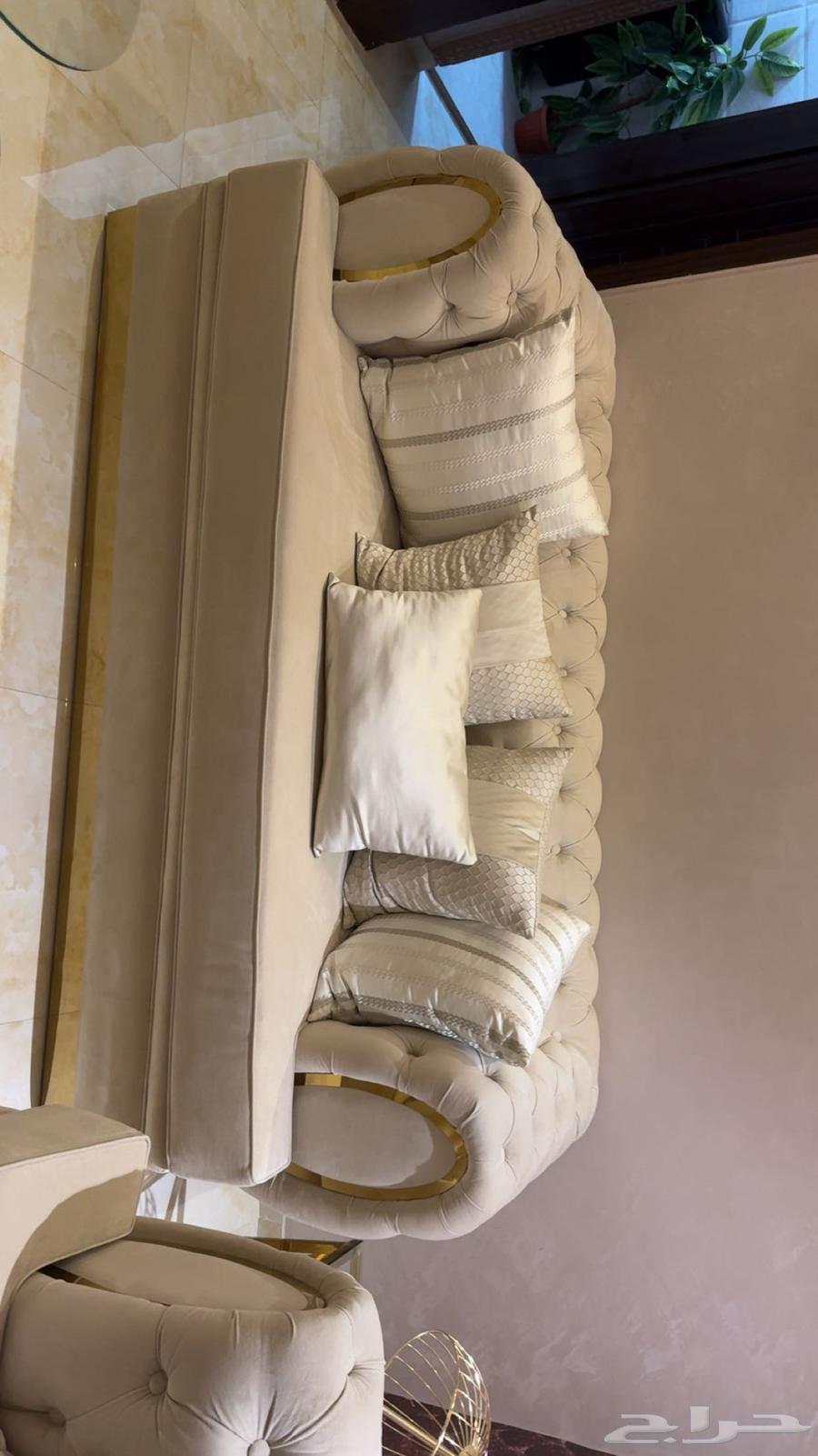 New and beautiful sofa, no issues64554746323714110