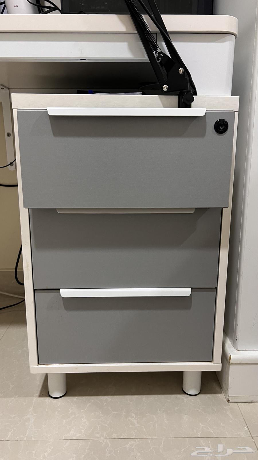 Clean table for 25064557907191938114