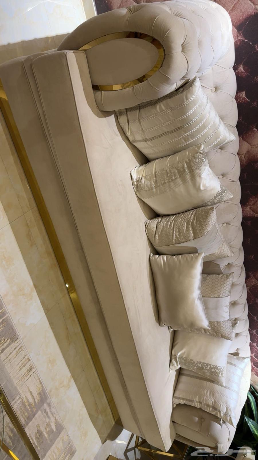 New and beautiful sofa, no issues64554746323714111