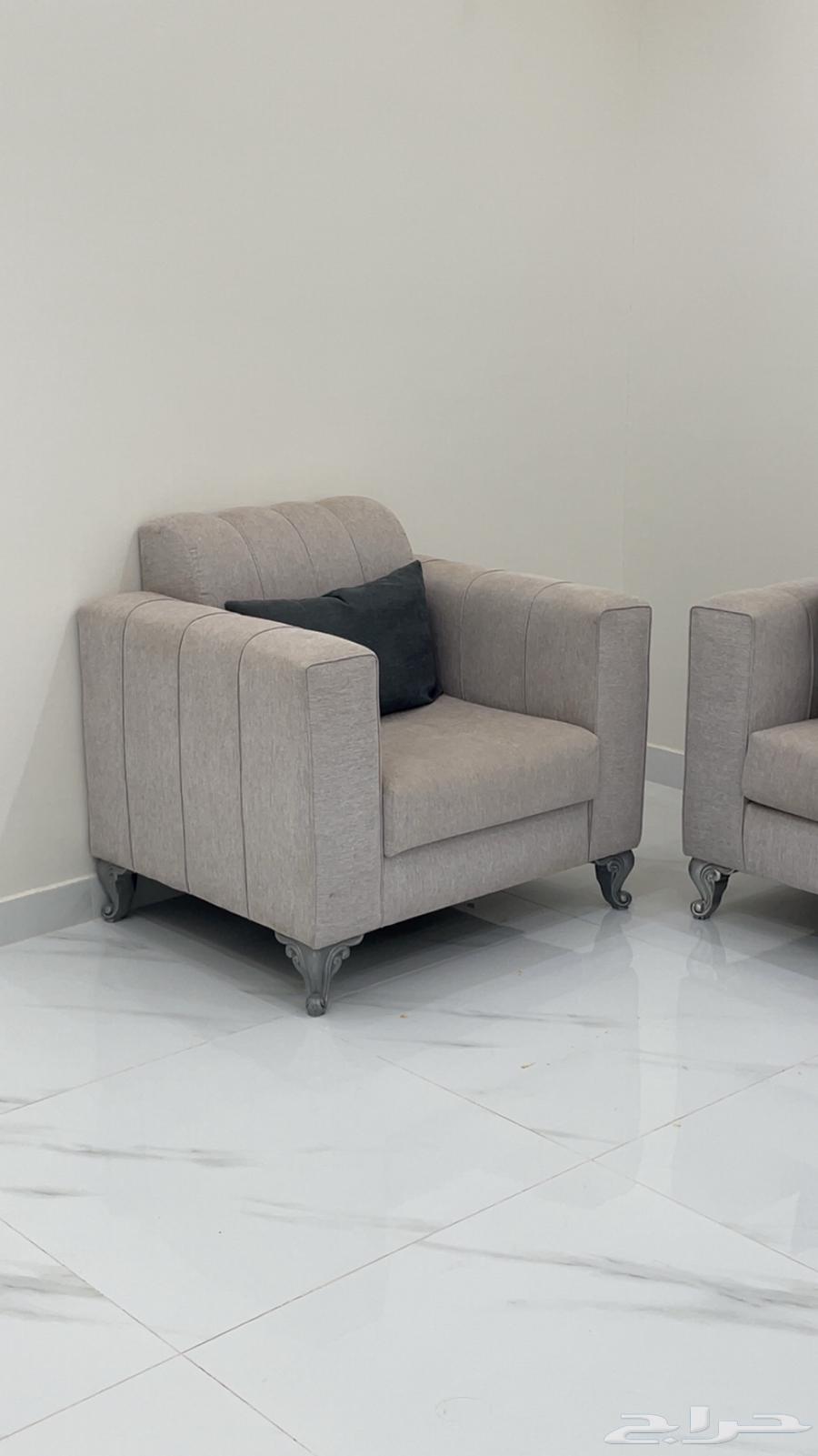 كنب 11 شخص وشاشه امباكس 55 بوصه شبة جديده وسجادة وطولات64558280425474111