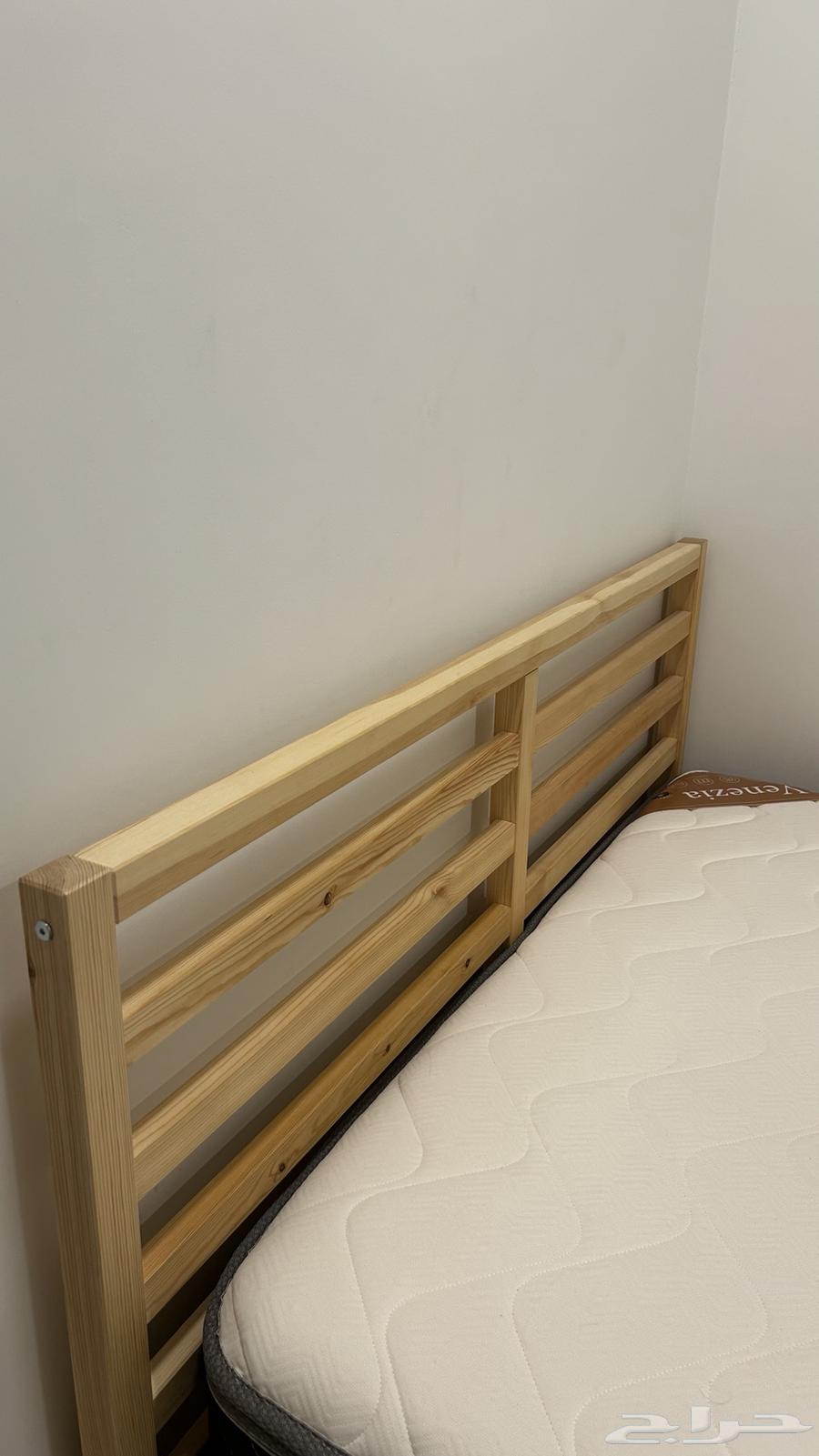 سرير ايكيا خشبي 200 في 140 استعمال نظيف لايوجد خدوش64561063431939114