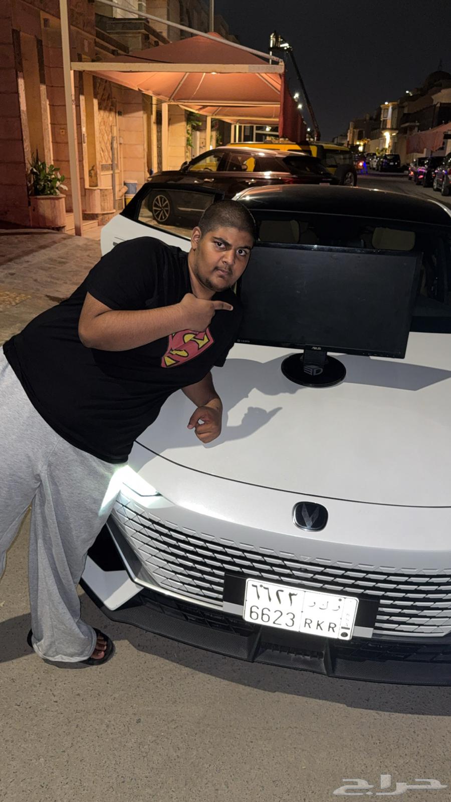 شاشة للبيع64562515564929110