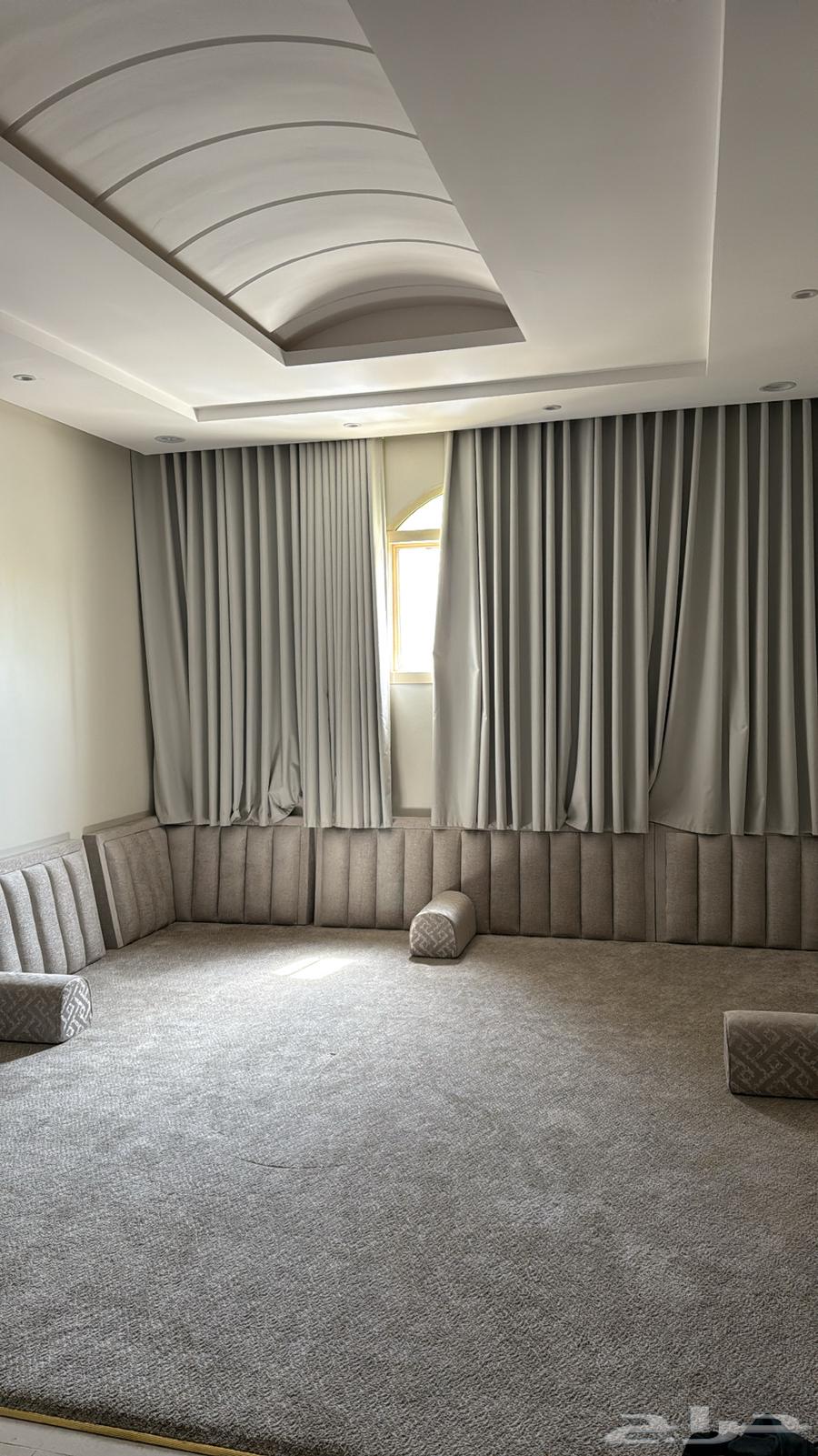 مخدات خشب مع ستاره ويفي64556285595394110