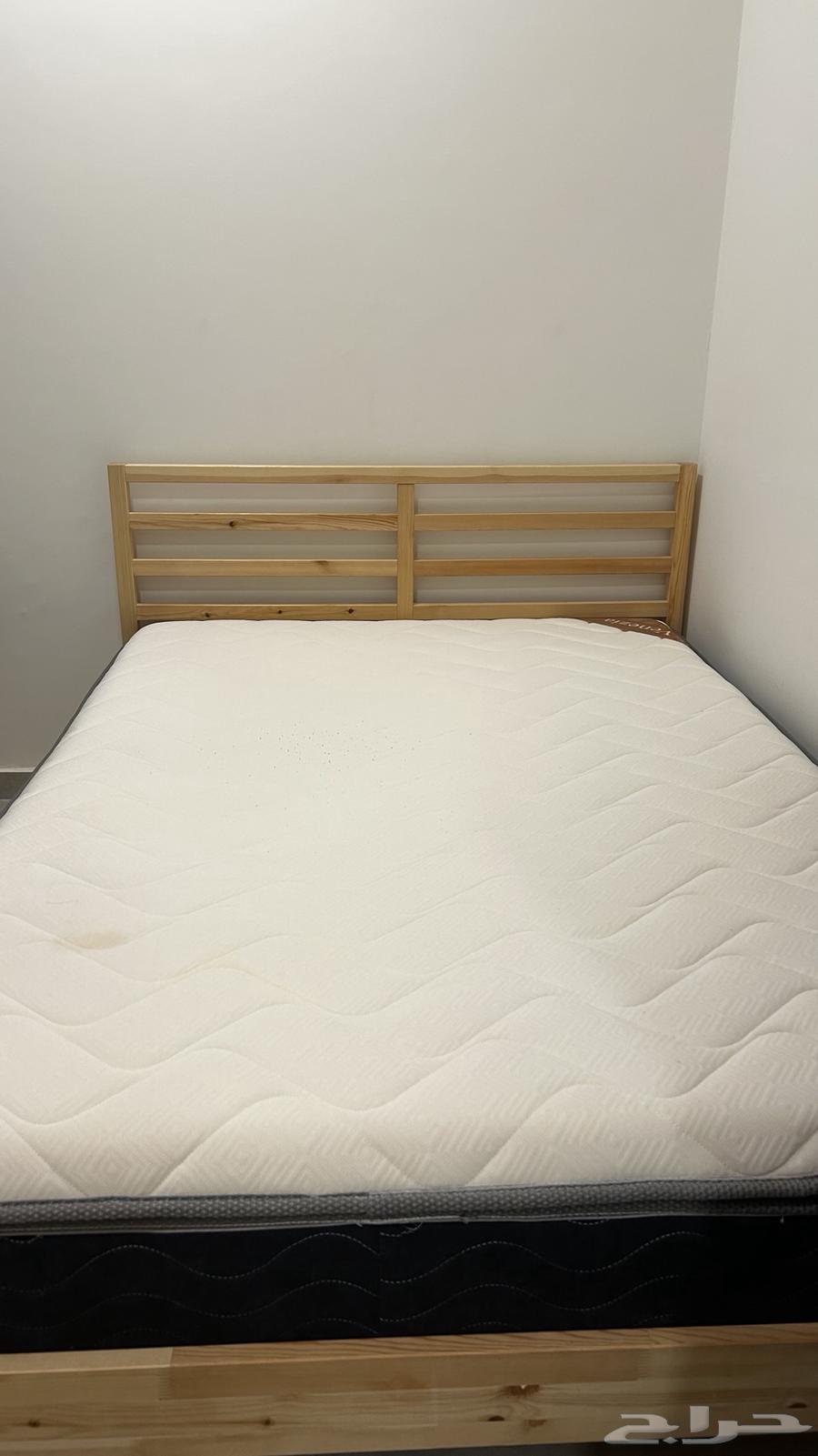 سرير ايكيا خشبي 200 في 140 استعمال نظيف لايوجد خدوش64561063431939110