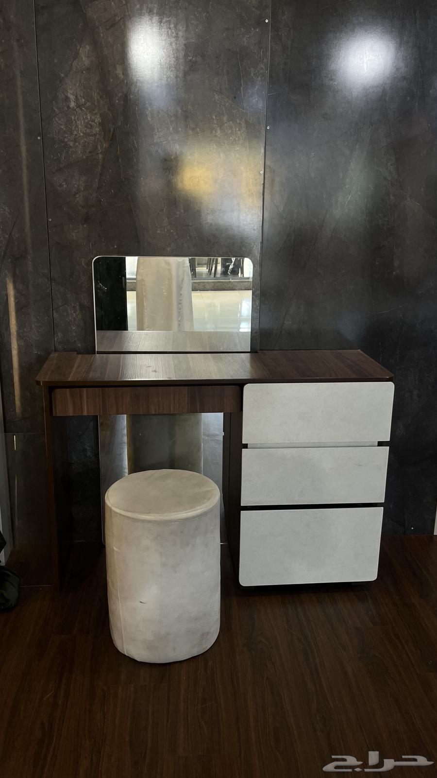 A complete room consisting of 6 pieces64559099000705112