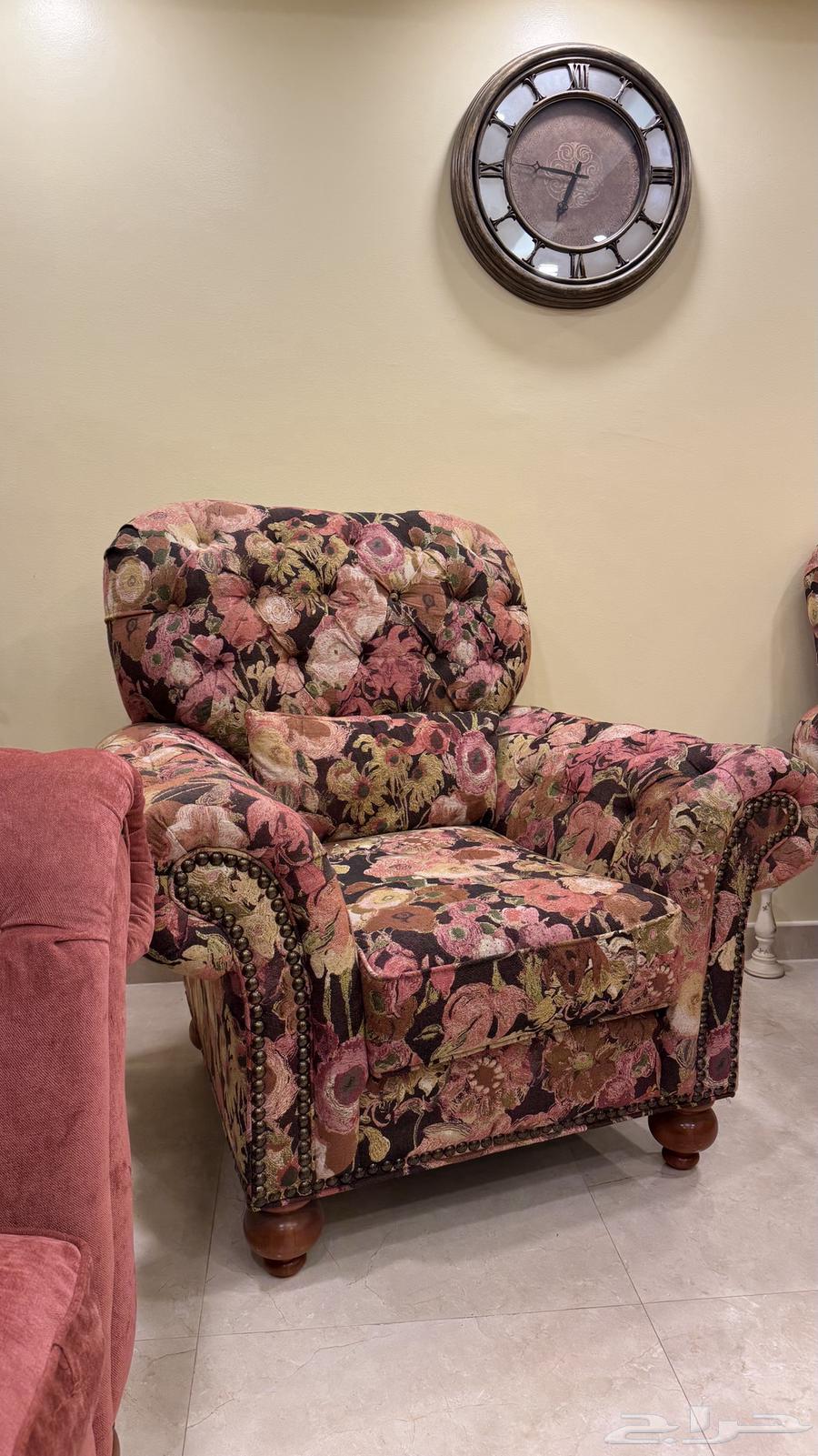 Sofas and tables64555588611203110