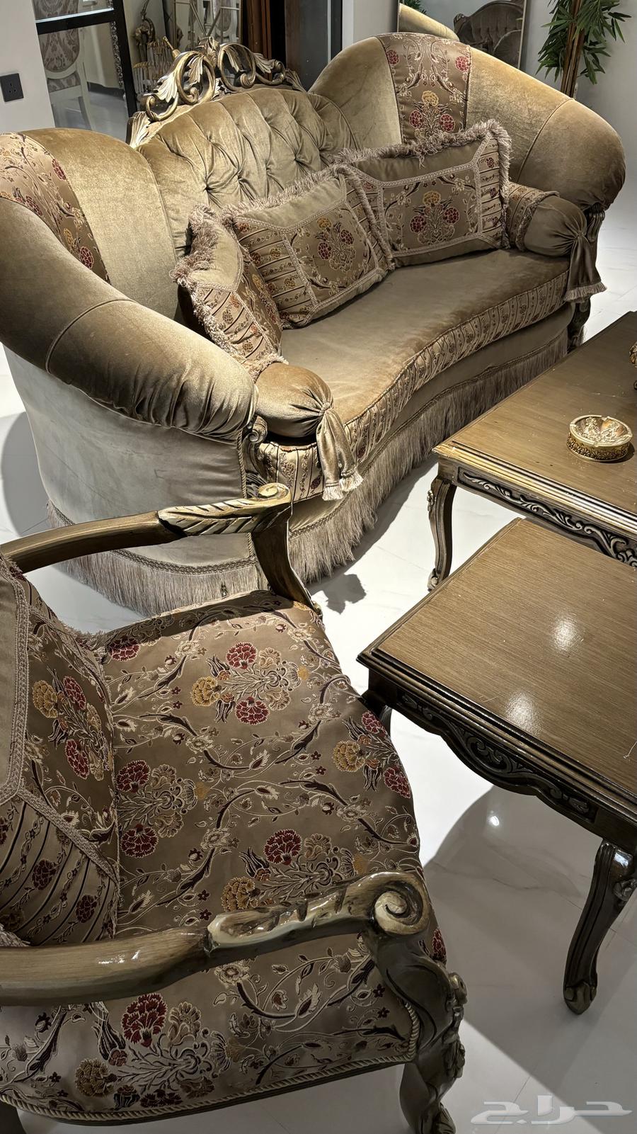 مجلس فخم للبيع كبير (مقسوم ف غرفتين) 10 قطع ب45064555012157697111