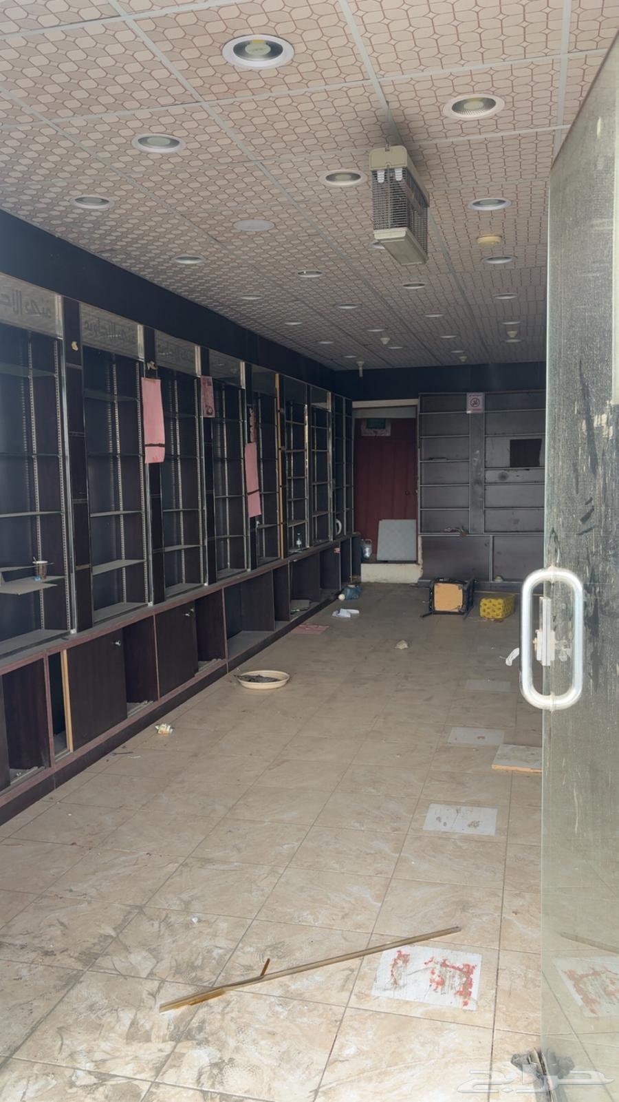 للبيع رفوف كامله تنفع للمحامص وكذلك محلات الخياطه64558780724739114