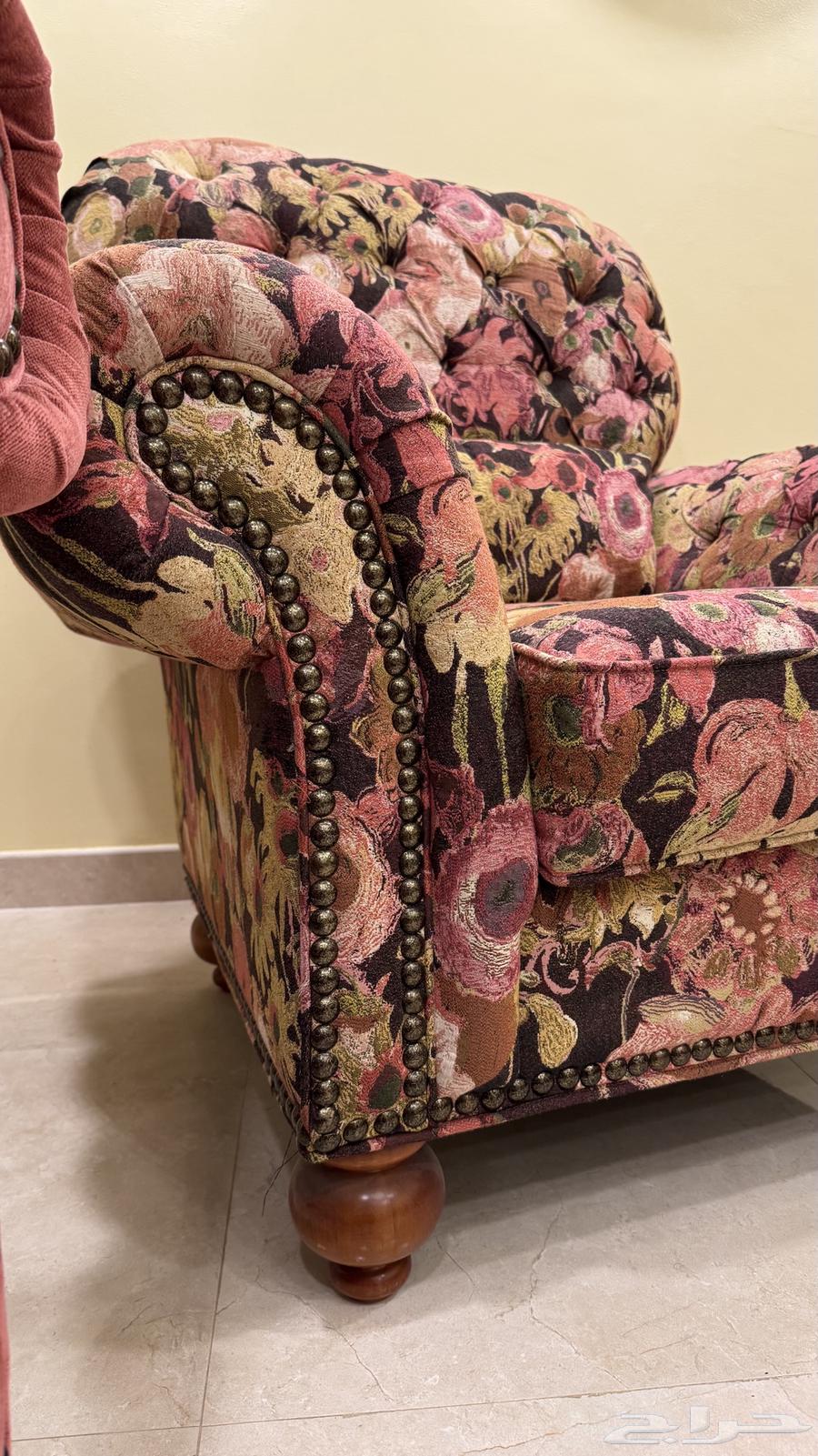 Sofas and tables64555588611203112