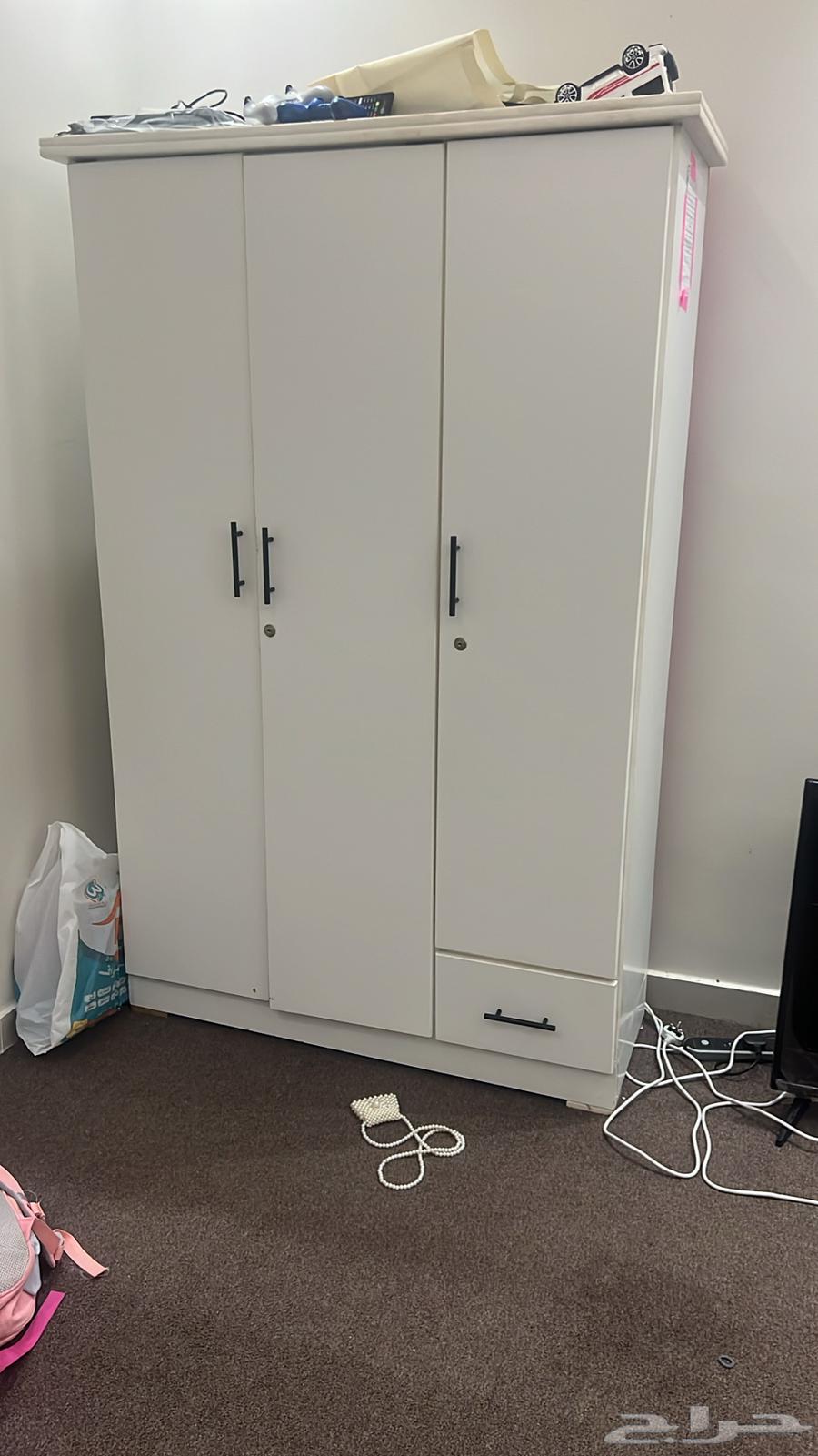 كنب مفرد عدد 1 للبيع ودولاب ملابس للاطفال64555362112898112