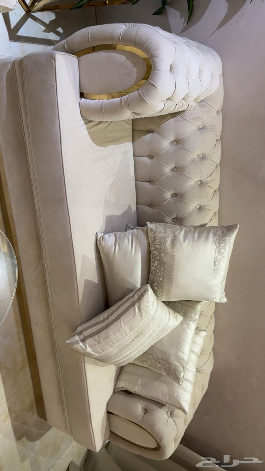 New and beautiful sofa, no issues64554746323714114