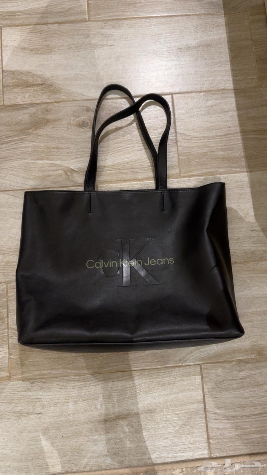 شنطة للبيع اصلية64556763190401110