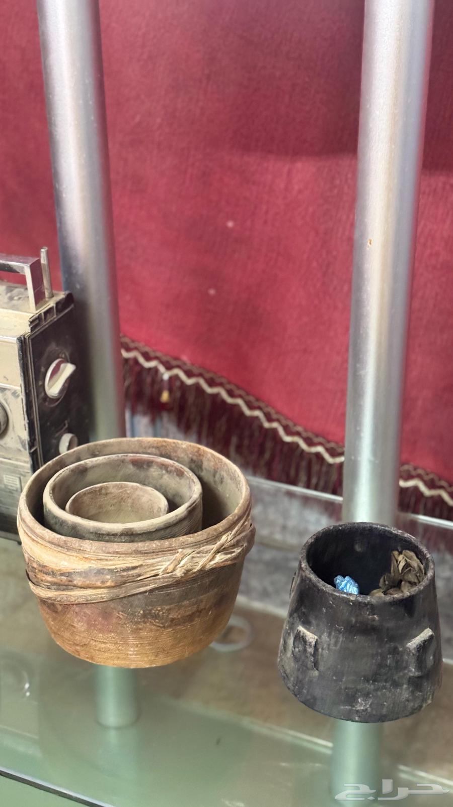 Heritage pots and TV table64556959009025112