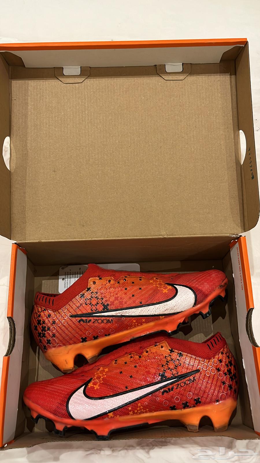 Authentic Nike shoe size 3964557572986882110