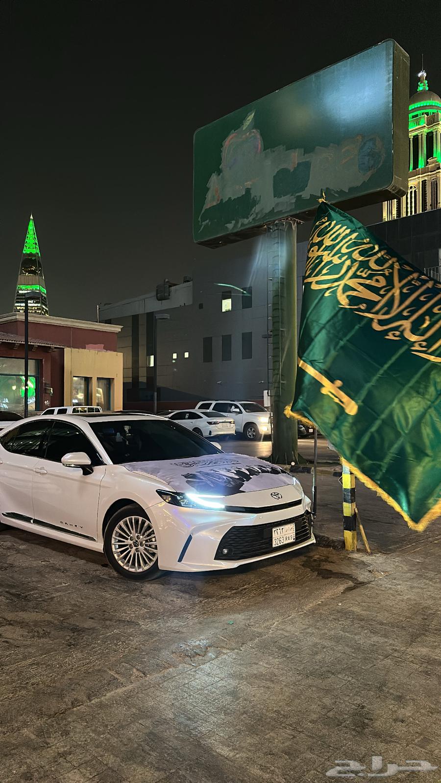 اعلام اليوم الوطني واشكال مختلفة للكبوت64487732522882112