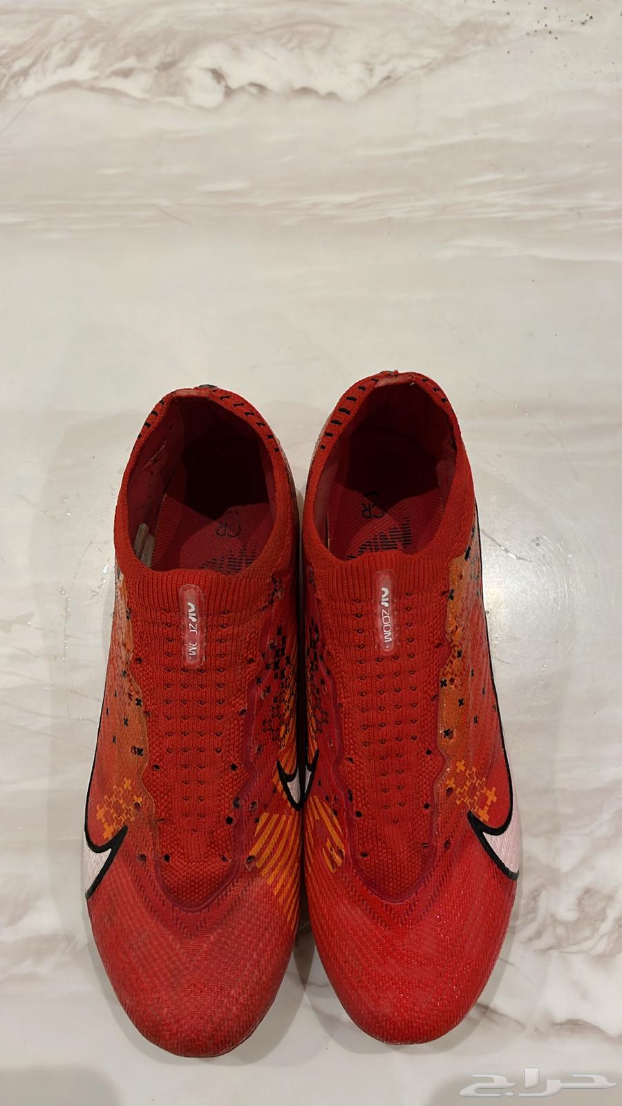 Authentic Nike shoe size 3964557572986882111