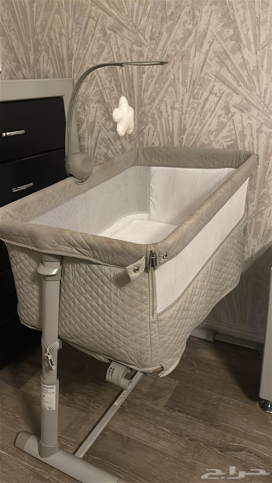 Next to Me Bed64556860852097111