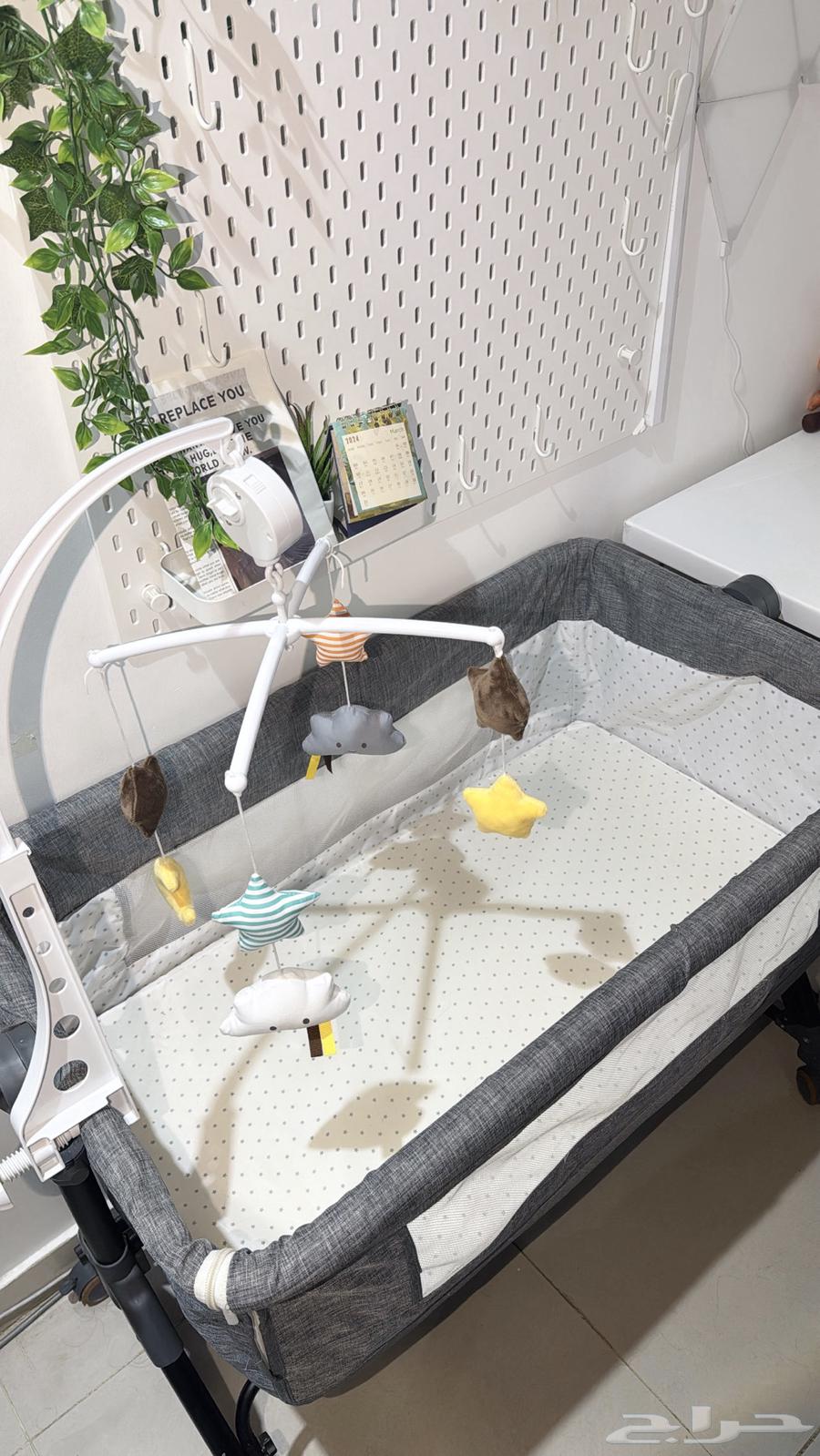 سرير اطفال شبه جديد64557615099393111