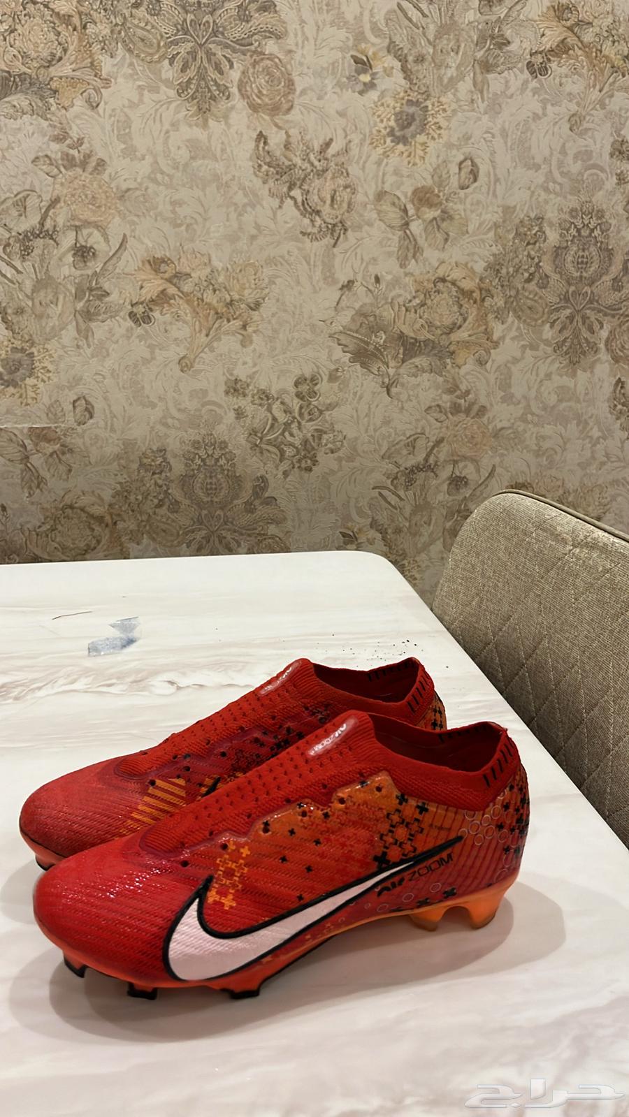 Authentic Nike shoe size 3964557572986882112