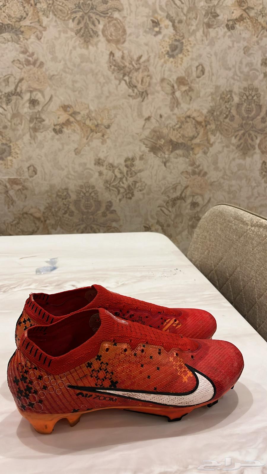 Authentic Nike shoe size 3964557572986882113