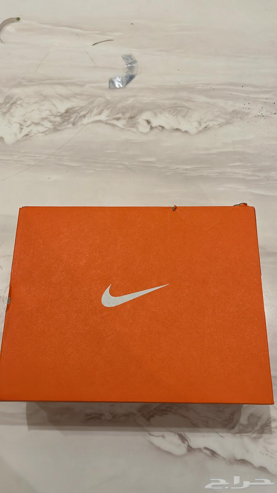 Authentic Nike shoe size 3964557572986882114