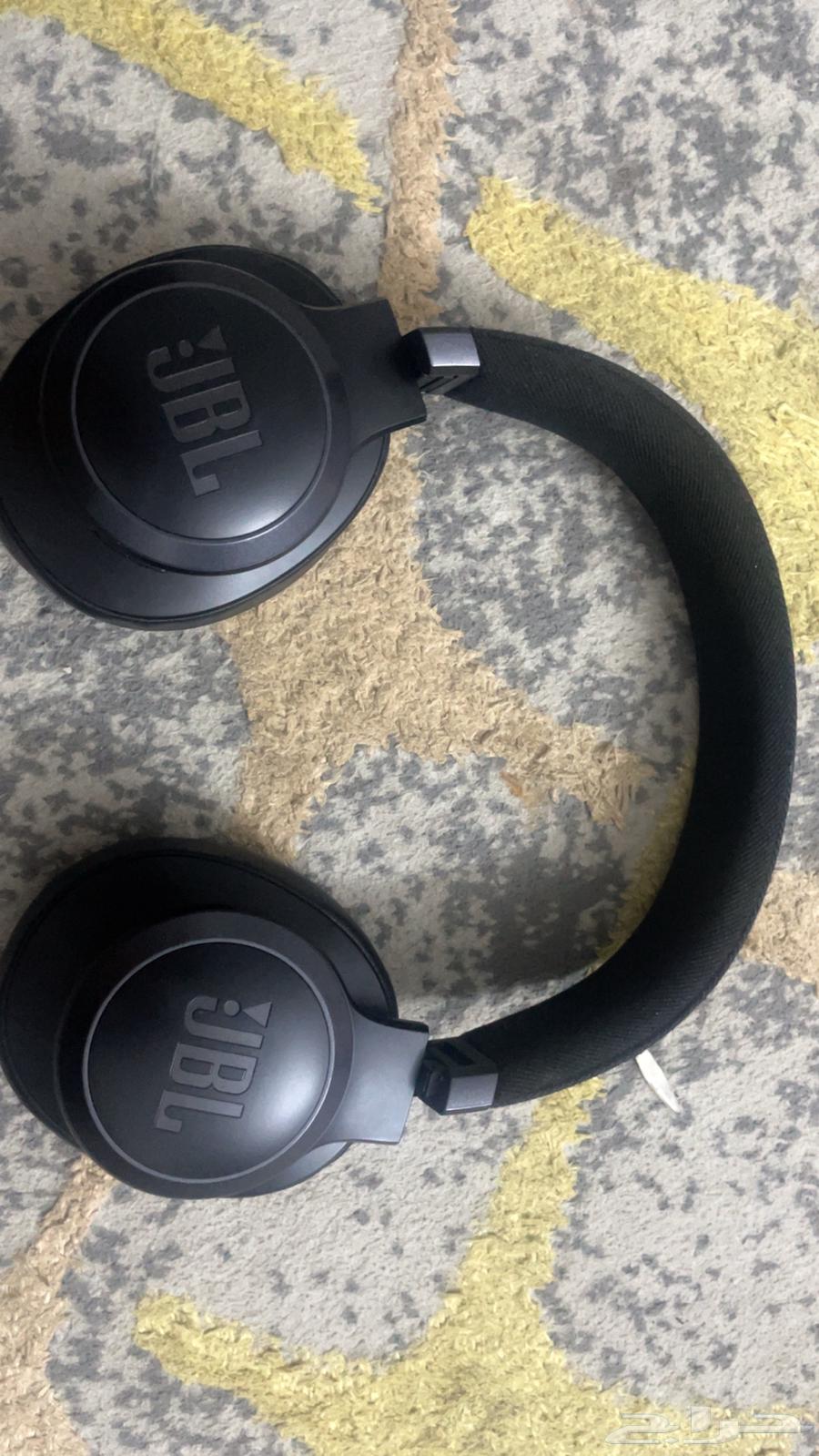 JBL Headphones bought from Jarir for 799, new with one year of use64560150531074111