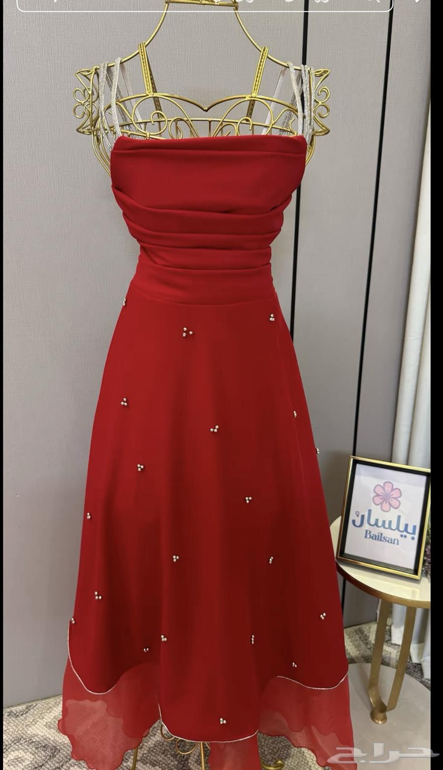 فساتين للبيع ع 300 والفوشي ب400 قابل لتفاوض64553581417731111